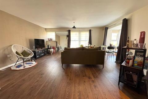 undefined, Yersin Court, Swindon SN1