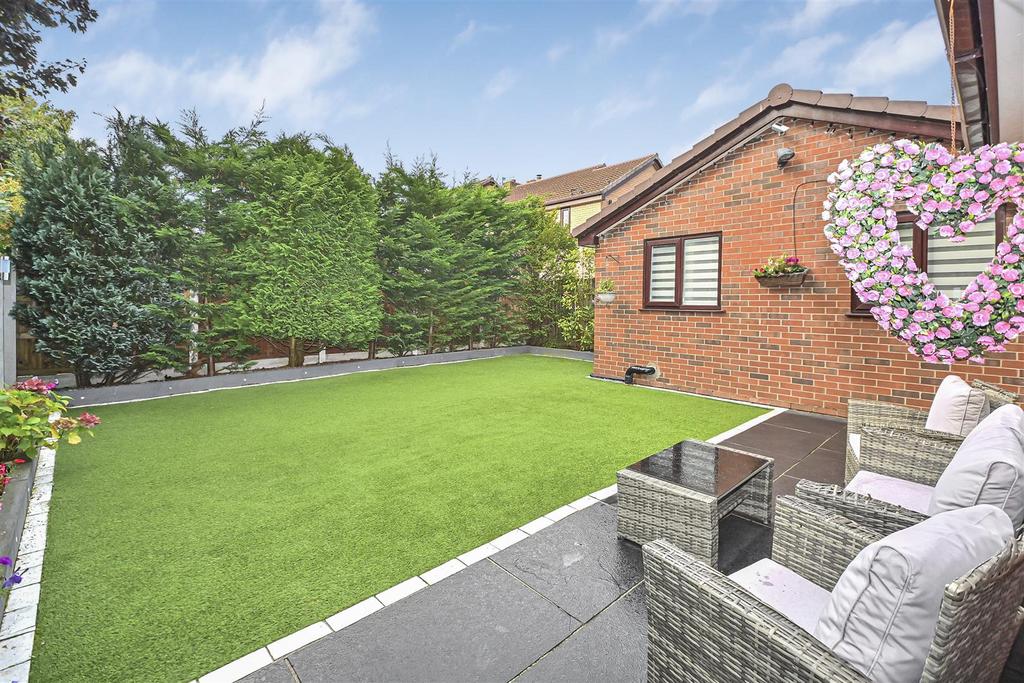 15 Broadwell Drive Garden (1).jpg