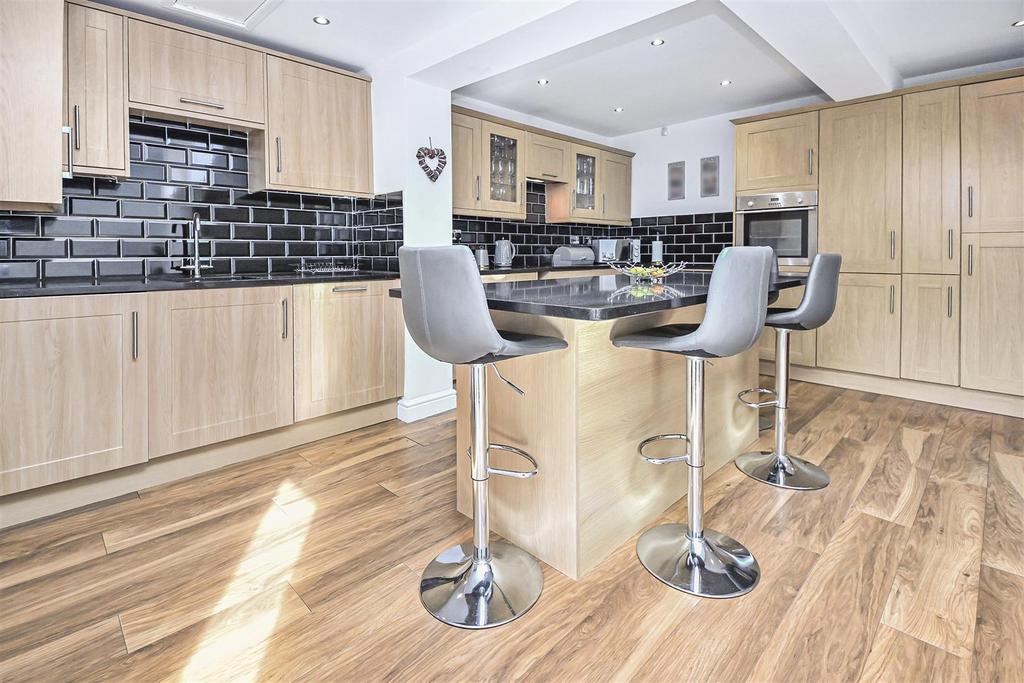 15 Broadwell Drive Family Room Kitchen (8).jpg