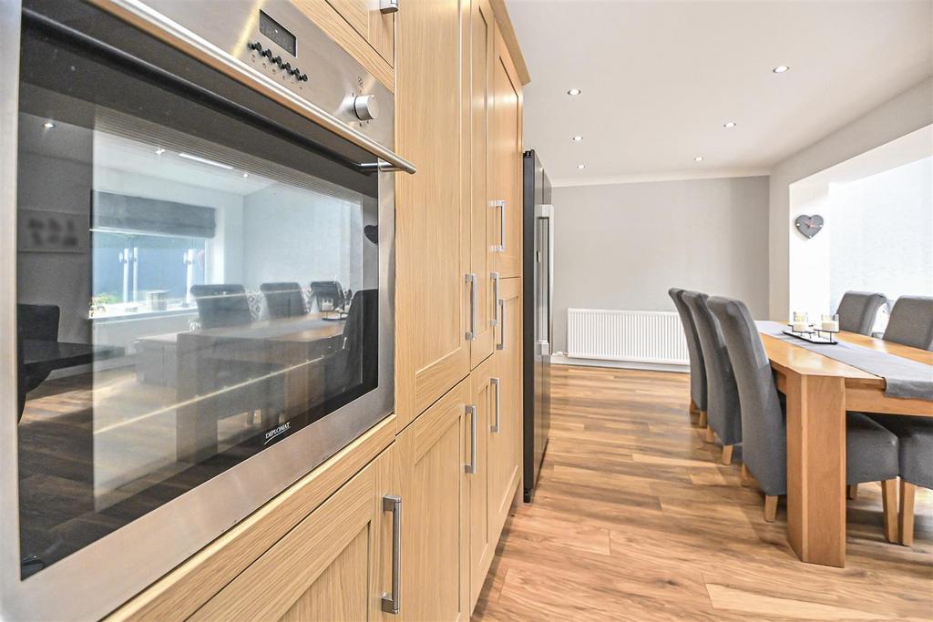 15 Broadwell Drive Family Room Kitchen (11).jpg