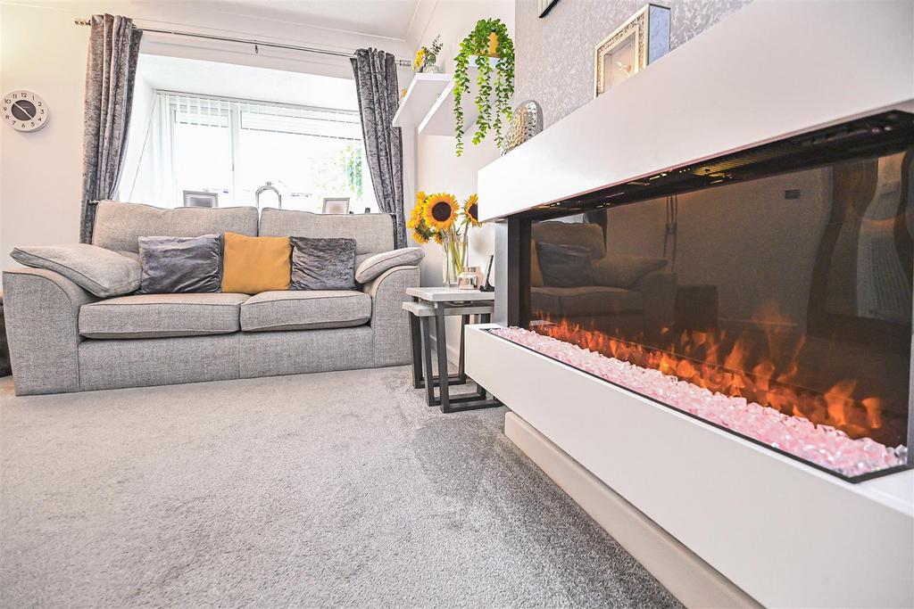 15 Broadwell Drive Lounge (2).jpg