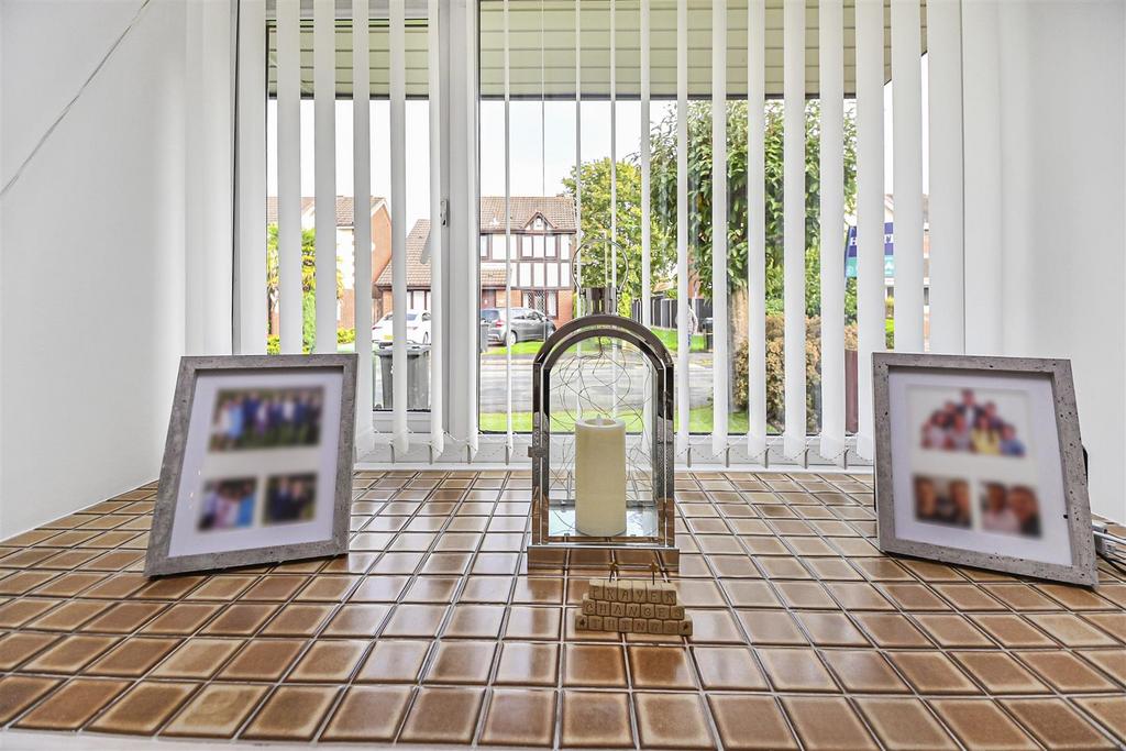 15 Broadwell Drive Lounge (5).jpg