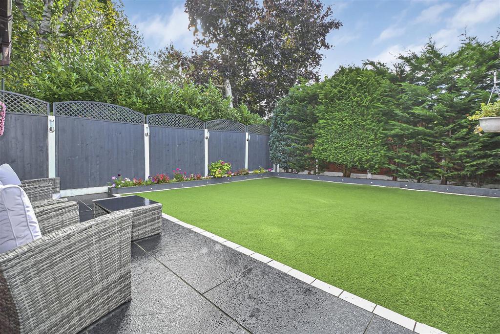 15 Broadwell Drive Garden (3).jpg