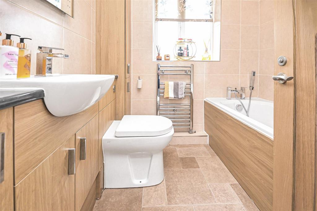 15 Broadwell Drive Bathroom.jpg