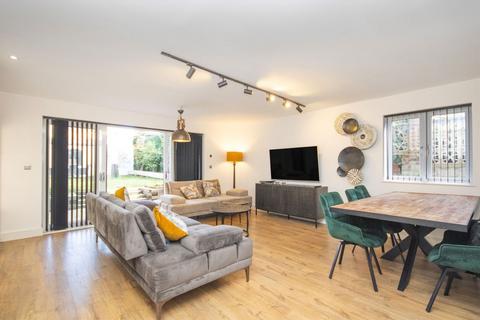 3 bedroom semi-detached house to rent, South Bank, Surbiton KT6