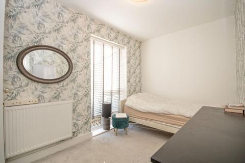 3 bedroom semi-detached house to rent, South Bank, Surbiton KT6