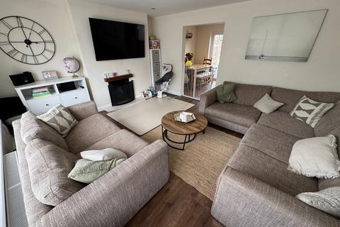 3 bedroom semi-detached house for sale, Metcalf Road, Ashford TW15
