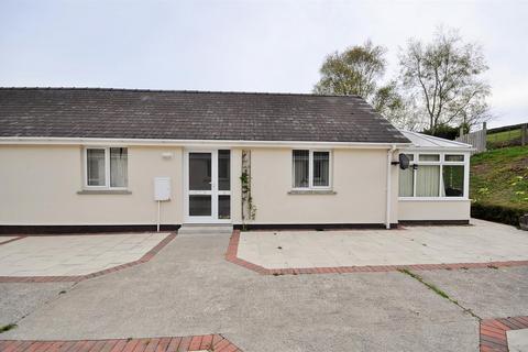 2 bedroom detached bungalow to rent, Broadway, Laugharne, Carmarthen