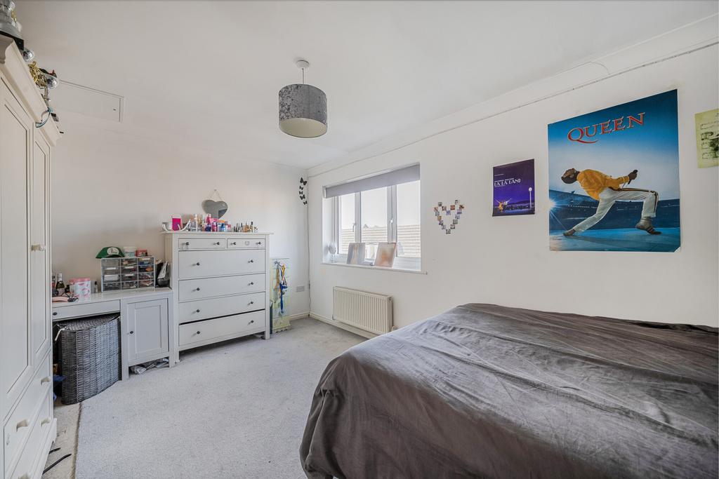 1356208-3-68c9b85...