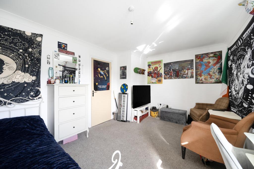 1356208-4-68c9b90...