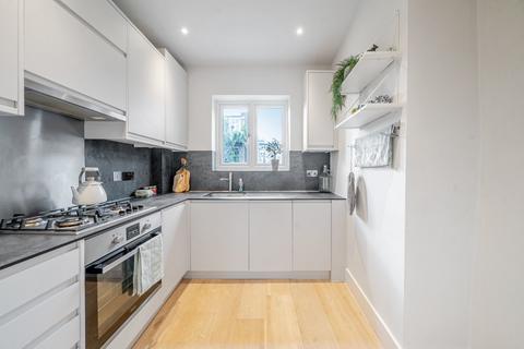 2 bedroom flat for sale, Halford Road, Fulham, London, SW6