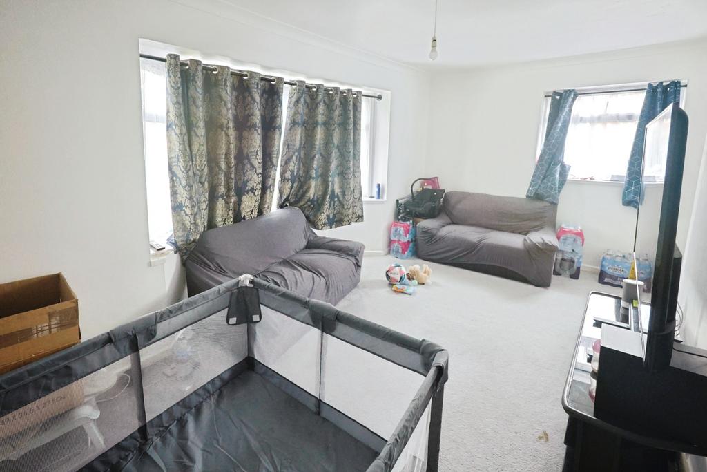 Pbox-living room-340324.JPG