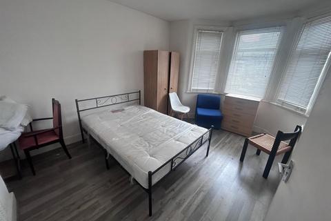 2 bedroom flat to rent, Hanover Road, Tottenham, London