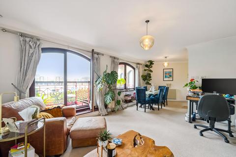 Trafalgar Court, London, E1W