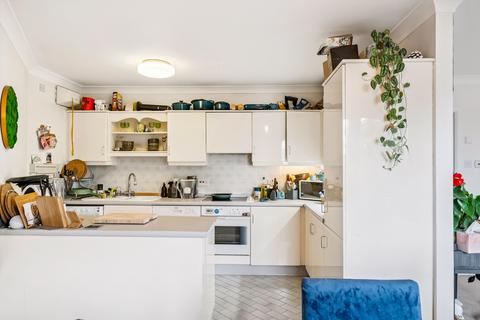 2 bedroom apartment for sale, Trafalgar Court, London, E1W