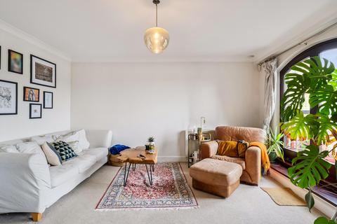 2 bedroom apartment for sale, Trafalgar Court, London, E1W