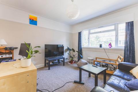 2 bedroom flat to rent, Poynders Court, Poynders Road, London, SW4 8NL