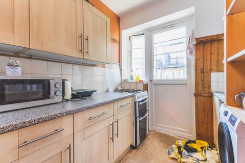 2 bedroom flat to rent, Poynders Court, Poynders Road, London, SW4 8NL