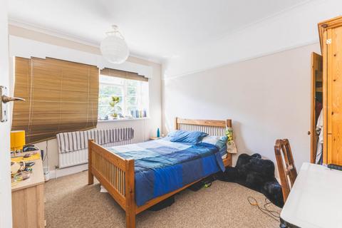 2 bedroom flat to rent, Poynders Court, Poynders Road, London, SW4 8NL
