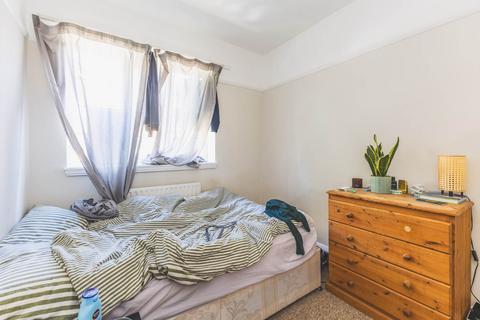 2 bedroom flat to rent, Poynders Court, Poynders Road, London, SW4 8NL