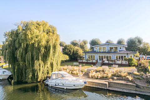 undefined, Laleham Reach, Chertsey, KT16