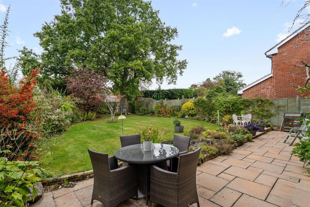 7 Beconsfield Close 6.jpg