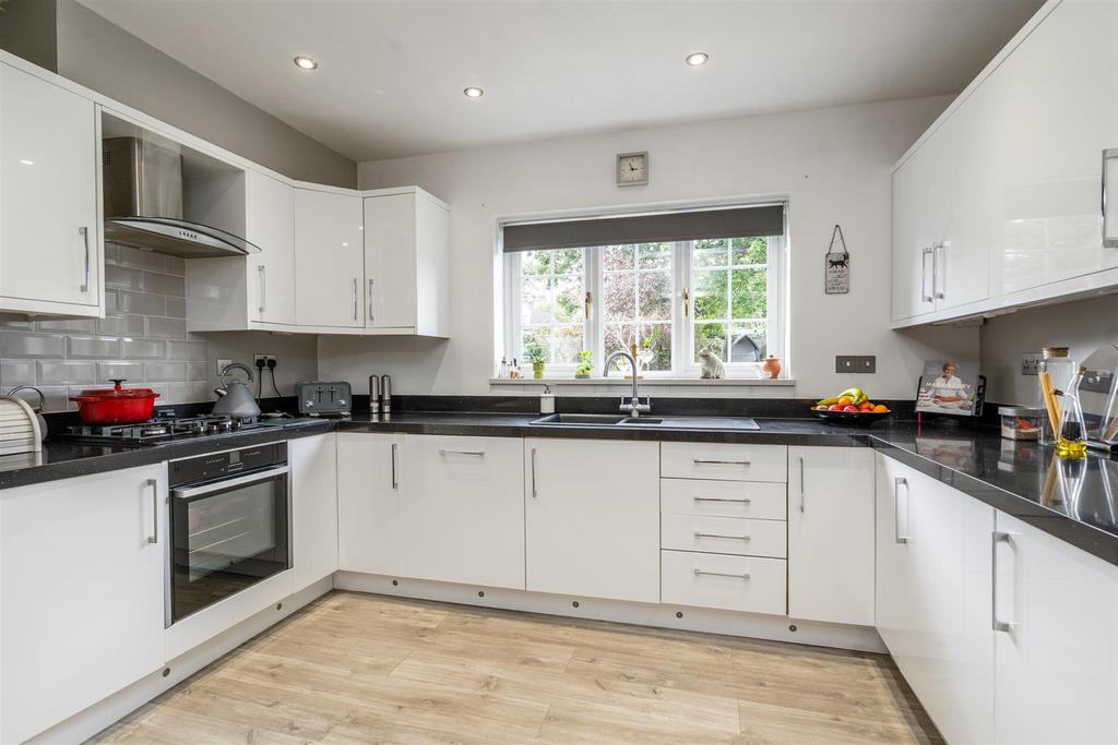 7 Beconsfield Close 22.jpg
