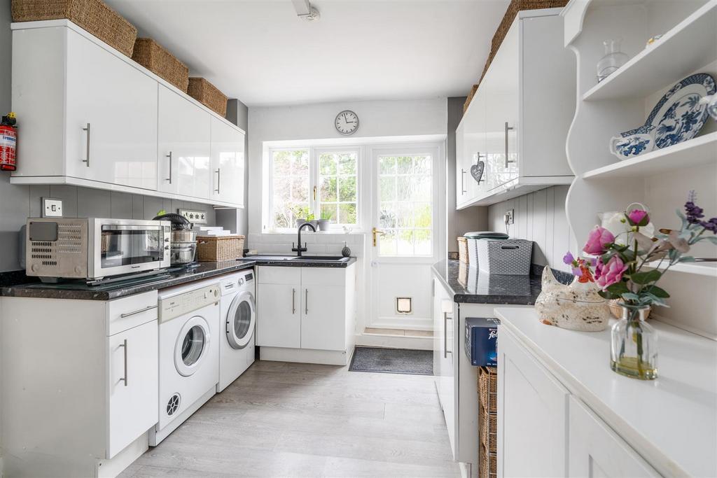 7 Beconsfield Close 24.jpg