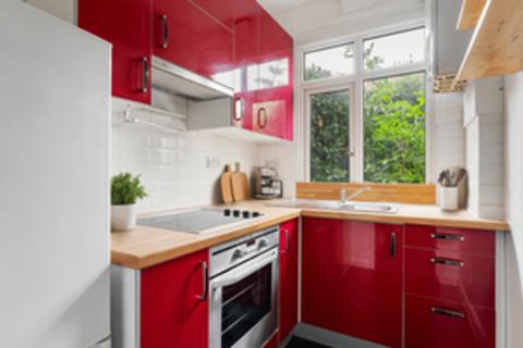 2 bedroom flat for sale, Brixton Hill, London, SW2