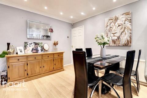 3 bedroom semi-detached house for sale, Oakdale Avenue, Peterborough