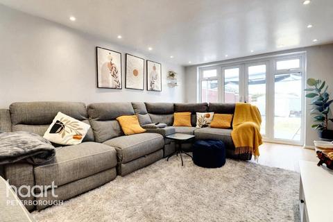 3 bedroom semi-detached house for sale, Oakdale Avenue, Peterborough