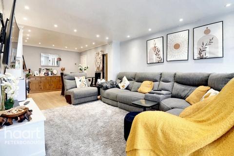 3 bedroom semi-detached house for sale, Oakdale Avenue, Peterborough