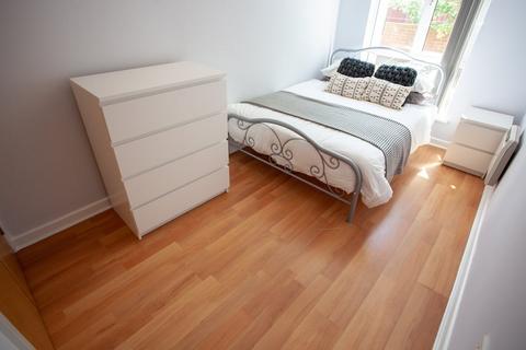 2 bedroom flat to rent, Gilmartin Grove, L6 1EG,