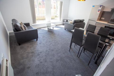 2 bedroom flat to rent, Gilmartin Grove, L6 1EG,