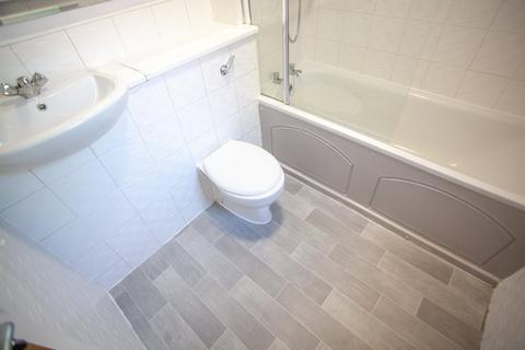 2 bedroom flat to rent, Gilmartin Grove, L6 1EG,