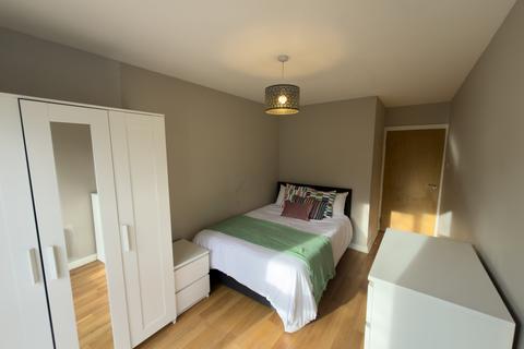undefined, Gilmartin Grove, L6 1EG,