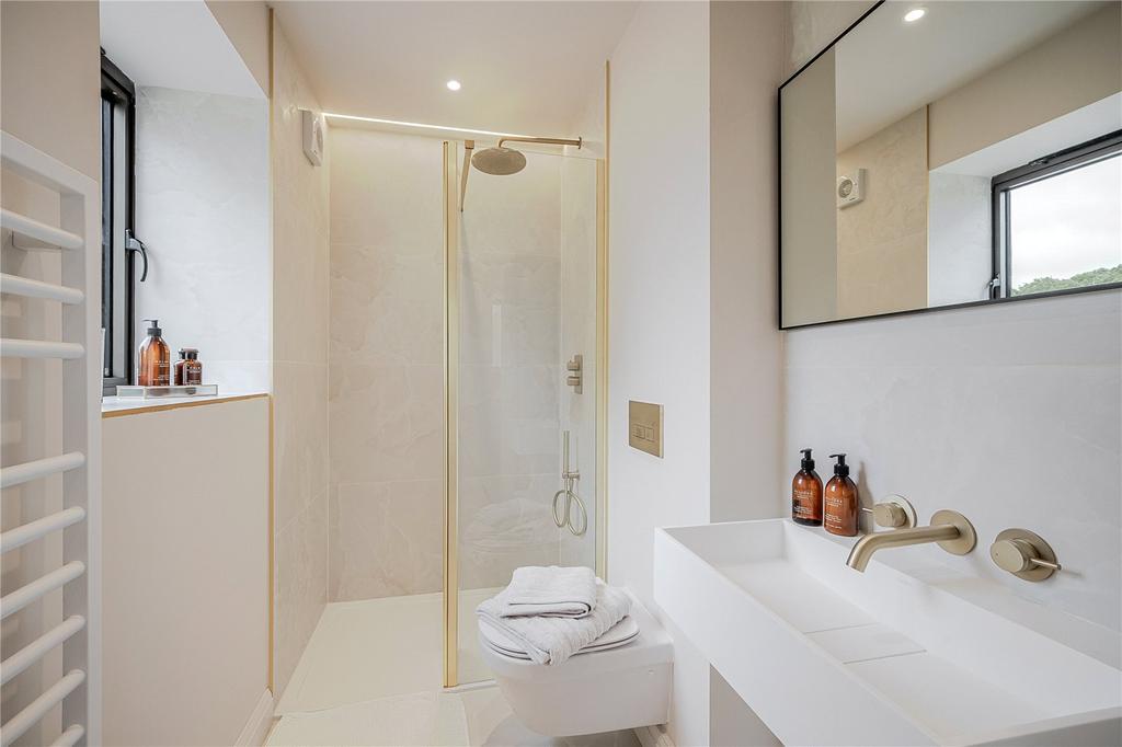 Bed 2 En Suite