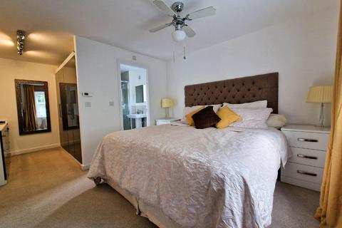 4 Bond Close, Leonard Stanley, Stonehouse, GL10 3GQ