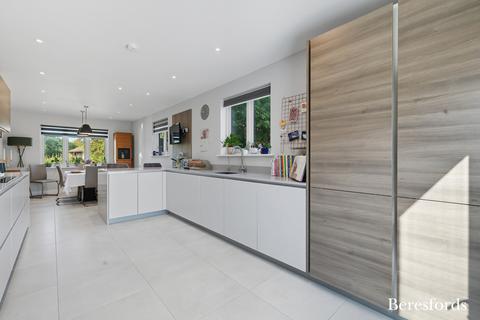 4 bedroom detached house for sale, Coxes Farm Road, Billericay, CM11