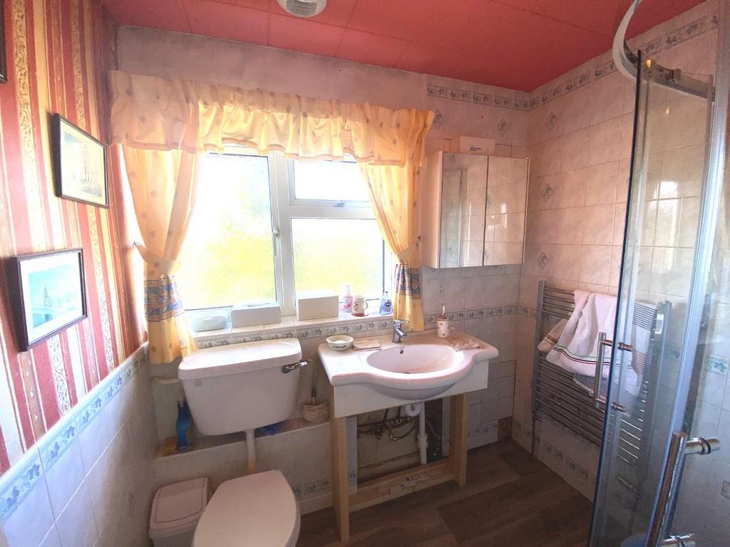 Bathroom.JPG