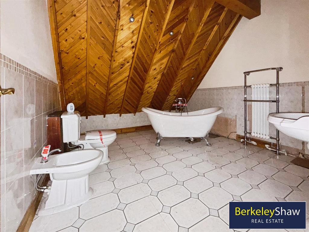 Bathroom 1st Floor