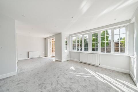 3 bedroom chalet to rent, Hersham, Walton, Surrey, KT12