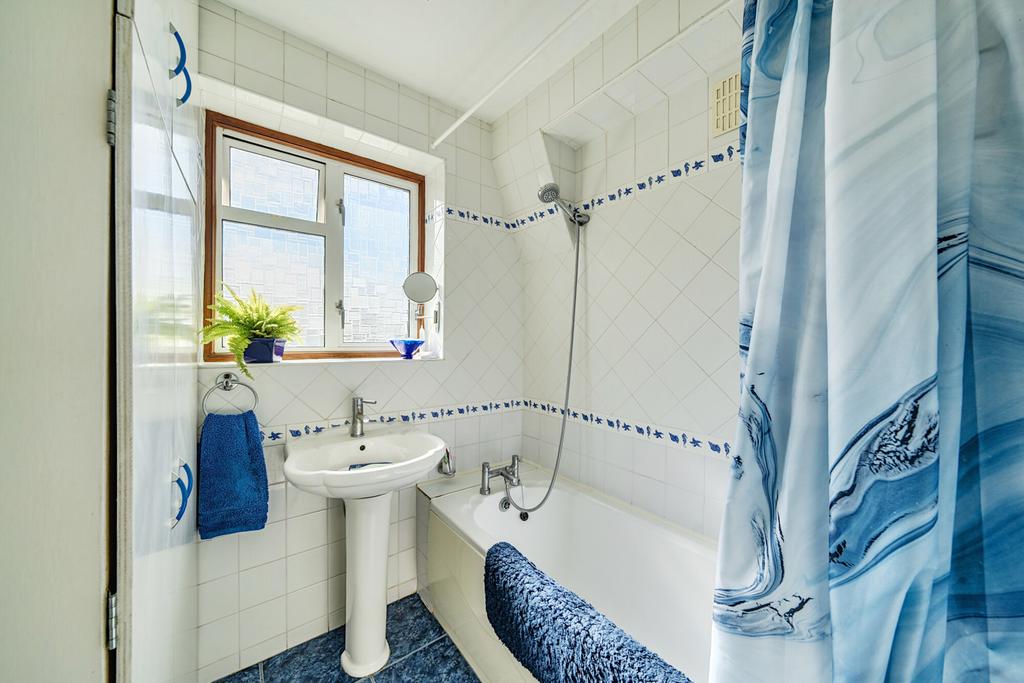 1358741-4-68d2ac3...