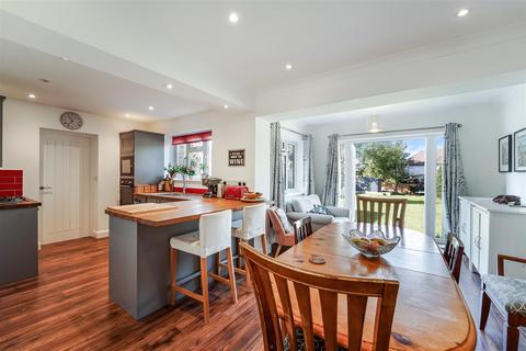5 North View Crescent, Epsom, KT18 5UW