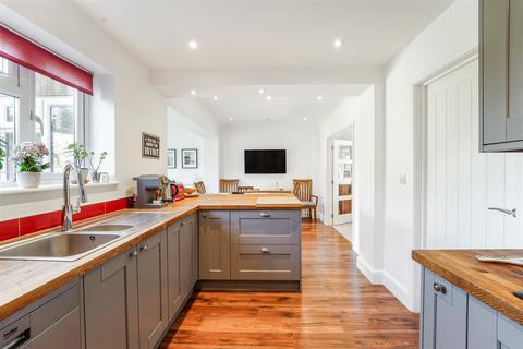 5 North View Crescent, Epsom, KT18 5UW