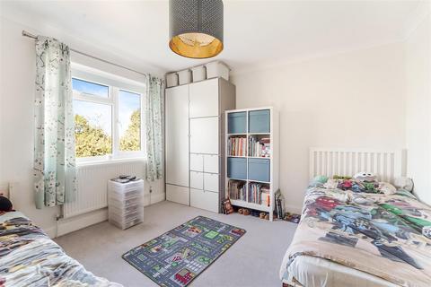 5 North View Crescent, Epsom, KT18 5UW
