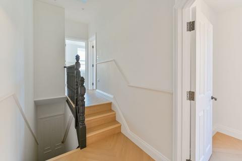 2 bedroom flat for sale, Moyser road, Furzedown, London, SW16