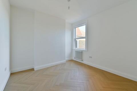 2 bedroom flat for sale, Moyser road, Furzedown, London, SW16