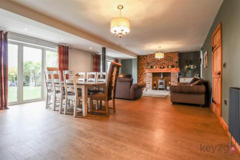 3 bedroom detached house for sale, South Street, Mosborough, Sheffield, S20