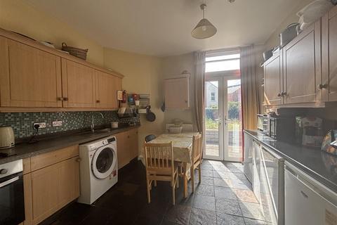 1 bedroom in a house share to rent, Cedar Road, Cricklewood